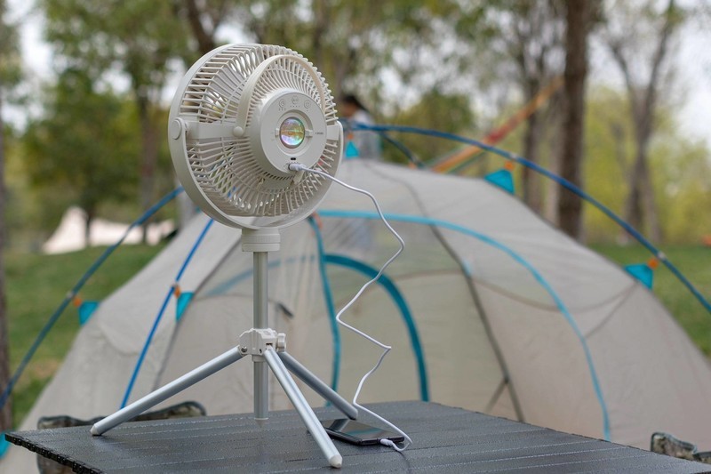 户外清凉无蚊虫，七彩叮当露营风扇，让夏日露营更有氛围感