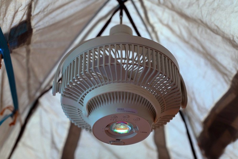 户外清凉无蚊虫，七彩叮当露营风扇，让夏日露营更有氛围感