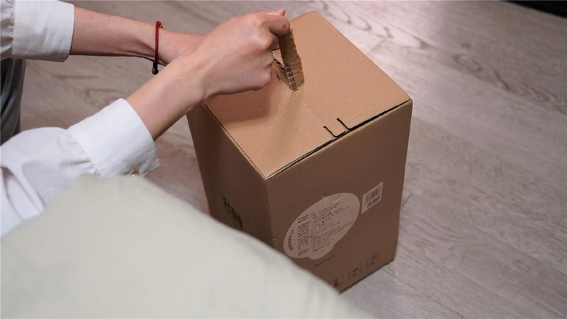 夏日空调房必备！8H 冰镇果冻夏凉被体验：手感丝滑，睡觉盖舒服