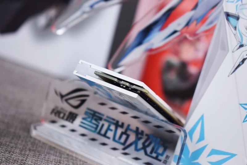 XPG龙耀LANCER吹雪联名内存DDR5 6000开箱试玩：高频低延迟+二次元