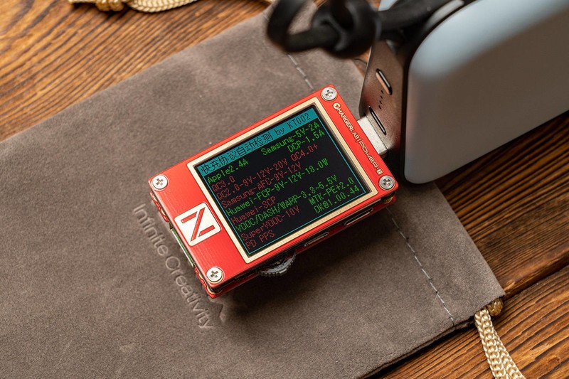 这才是iPhone充电的正确姿态，自带MFi线，IDMIX PD20W充电宝评测