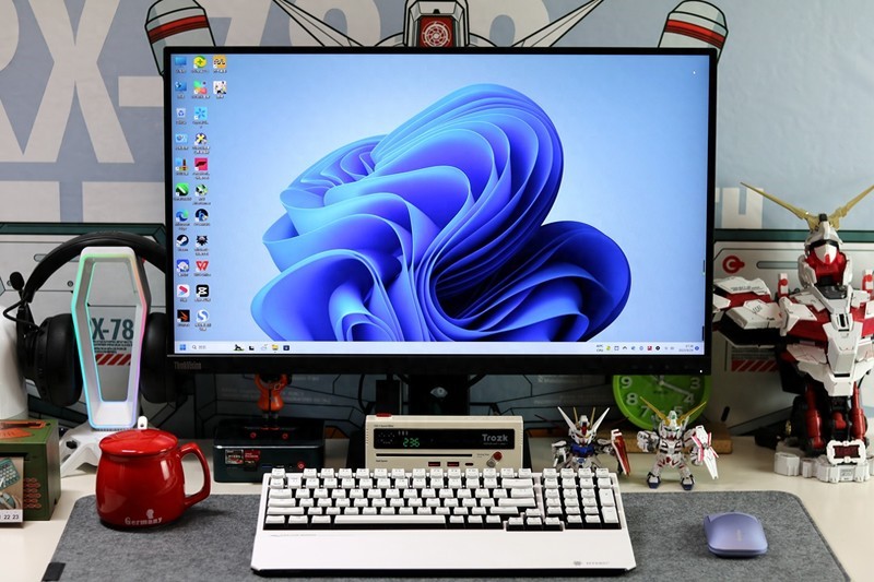 联想ThinkVision 27寸显示器，2K分辨率硬件防蓝光，内置2W音响