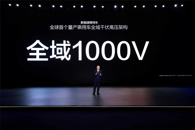 一骑绝尘，比亚迪超级e平台，兆瓦闪充开启油电同速
