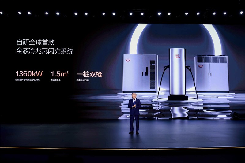 一骑绝尘，比亚迪超级e平台，兆瓦闪充开启油电同速