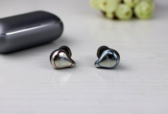 最近很火的蓝牙耳机，哪一款更值得买