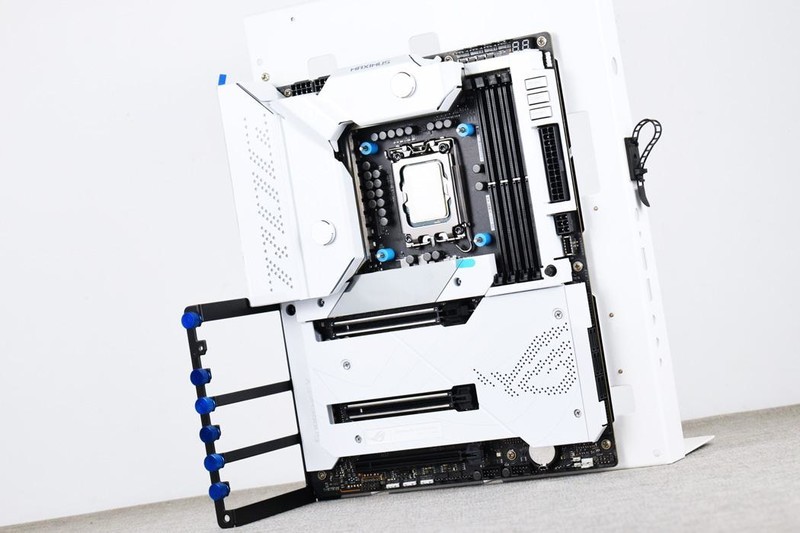 XPG龙耀LANCER吹雪联名内存DDR5 6000开箱试玩：高频低延迟+二次元