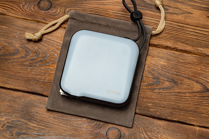 这才是iPhone充电的正确姿态，自带MFi线，IDMIX PD20W充电宝评测