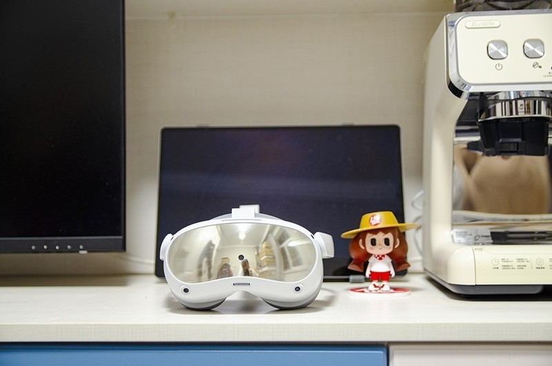 虚拟与现实的真实穿越，眼动&面部追踪的PICO 4 Pro让我爱不释手