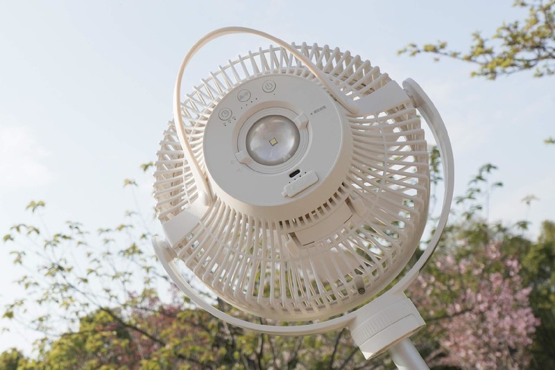 远离炎热，夏日必备，七彩叮当家用户外露营电扇体验