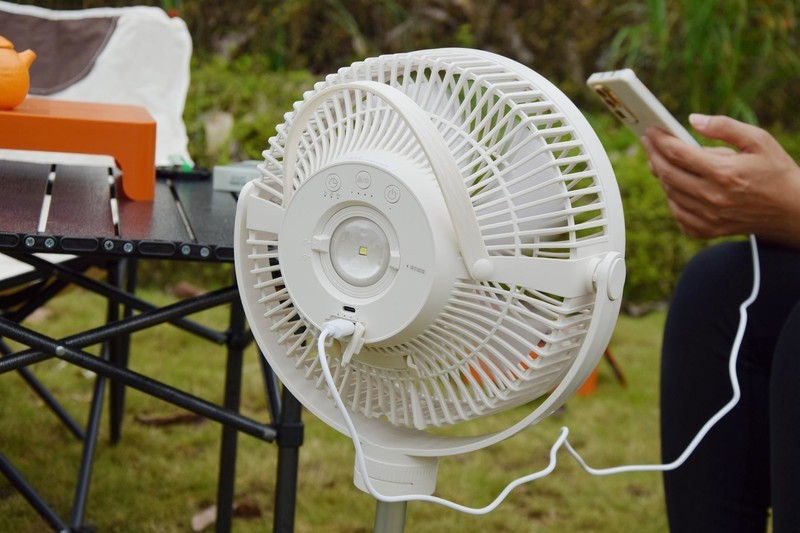 春夏季精致露营，幸福感装备怎么选？七彩叮当户外电扇上手体验