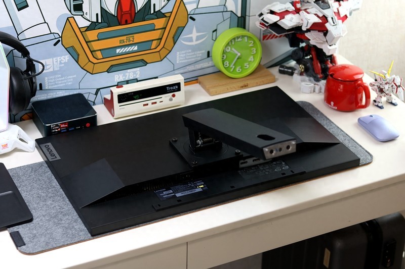 联想ThinkVision 27寸显示器，2K分辨率硬件防蓝光，内置2W音响