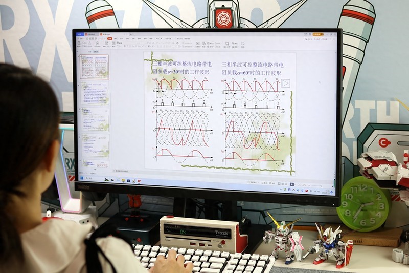 联想ThinkVision 27寸显示器，2K分辨率硬件防蓝光，内置2W音响