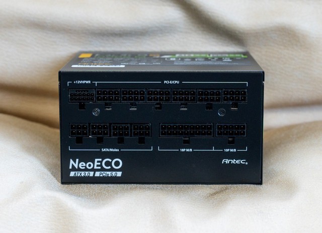 游戏党的双十二，13700K+RTX4080毕业黑色主机分享