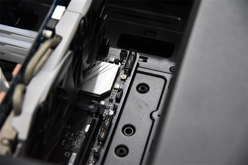 多模风扇组合享受清凉一夏---安钛克DP503雷电机箱升级装机分享