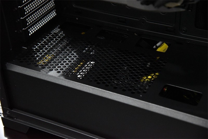 多模风扇组合享受清凉一夏---安钛克DP503雷电机箱升级装机分享