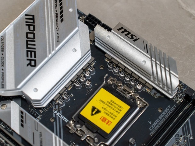 千元最强主板，微星Z790MPOWER测评，附宏碁掠夺者冰刃24GX2超频8266C38教程