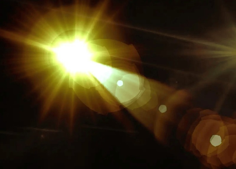 使用护眼台灯还要开室内灯吗？视力危机你根本没意识到！