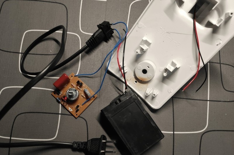 使用护眼台灯还要开室内灯吗？视力危机你根本没意识到！