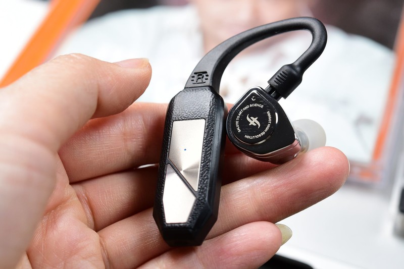 挂在耳朵上的便携解码耳放，HiFi耳机秒变TWS！iFi go pod上手