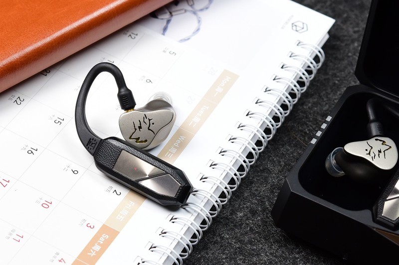 挂在耳朵上的便携解码耳放，HiFi耳机秒变TWS！iFi go pod上手