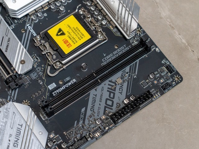 千元最强主板，微星Z790MPOWER测评，附宏碁掠夺者冰刃24GX2超频8266C38教程