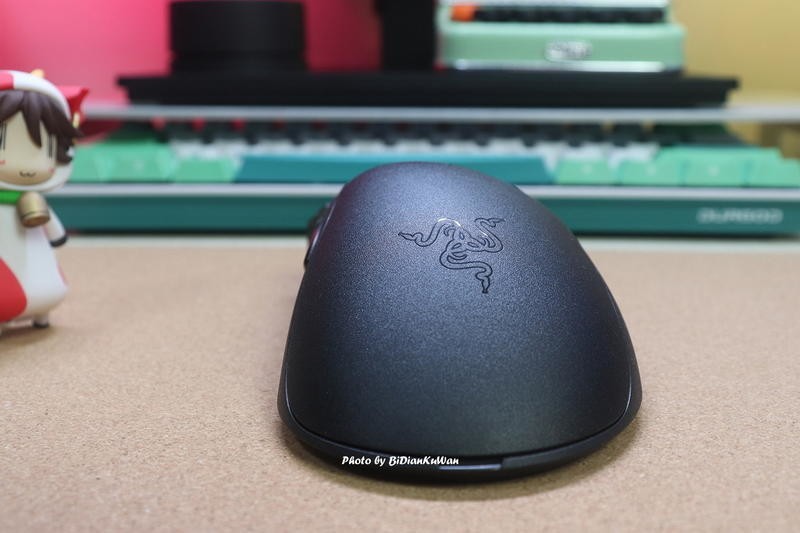 手感超好的无线鼠标，唯一缺憾是无灯，雷蛇炼狱蝰蛇V2 X极速版上手体验