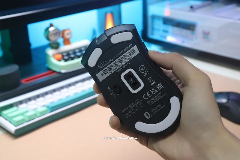 手感超好的无线鼠标，唯一缺憾是无灯，雷蛇炼狱蝰蛇V2 X极速版上手体验