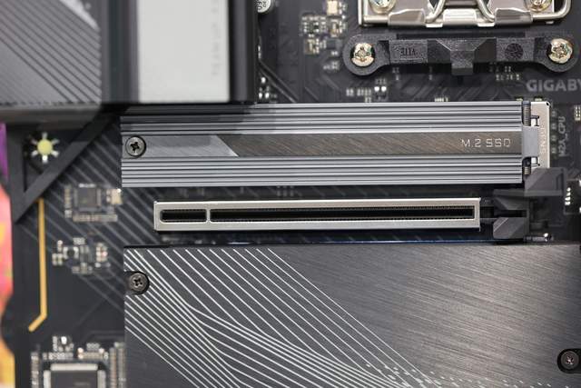 游戏性能飙升，全新座驾R5 7600X+技嘉小雕X670 AORUS ELITE AX评测体验