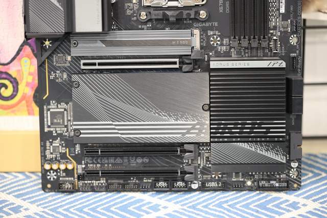 游戏性能飙升，全新座驾R5 7600X+技嘉小雕X670 AORUS ELITE AX评测体验