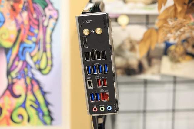 游戏性能飙升，全新座驾R5 7600X+技嘉小雕X670 AORUS ELITE AX评测体验