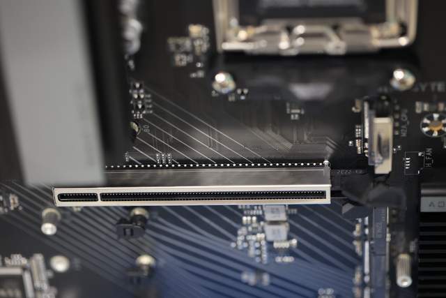 游戏性能飙升，全新座驾R5 7600X+技嘉小雕X670 AORUS ELITE AX评测体验