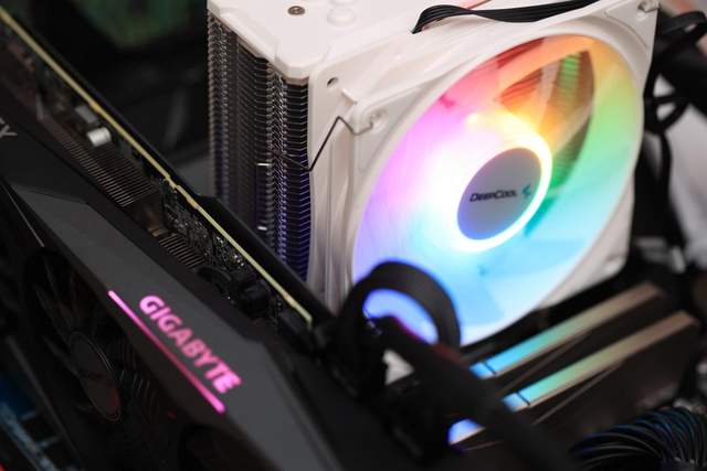 游戏性能飙升，全新座驾R5 7600X+技嘉小雕X670 AORUS ELITE AX评测体验