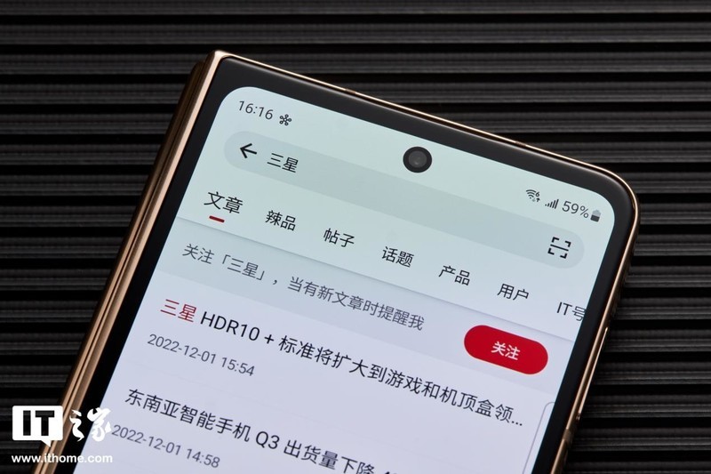 星空体育平台心系天下 W23 手机图赏：黑金折叠，奢华尊贵