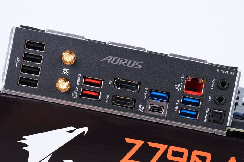 技嘉Z790 AORUS ELITE AX主板开箱拆解评测：玩的就是堆料