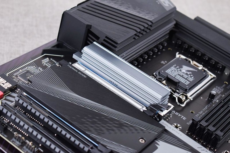 技嘉Z790 AORUS ELITE AX主板开箱拆解评测：玩的就是堆料