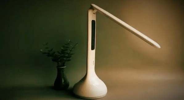 学生护眼灯色温多少合适？适合学生备考的护眼台灯推荐