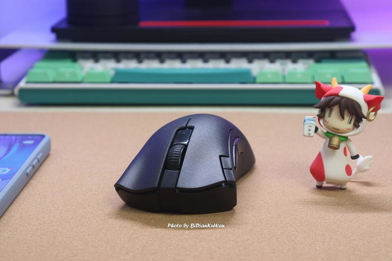 手感超好的无线鼠标，唯一缺憾是无灯，雷蛇炼狱蝰蛇V2 X极速版上手体验