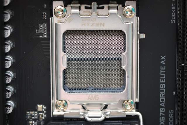 游戏性能飙升，全新座驾R5 7600X+技嘉小雕X670 AORUS ELITE AX评测体验