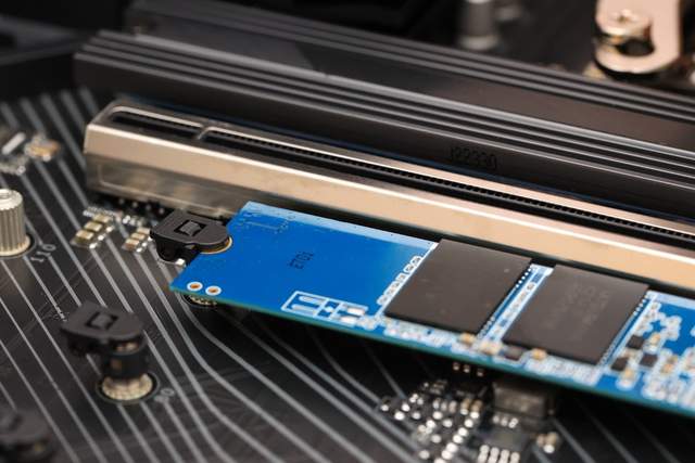 游戏性能飙升，全新座驾R5 7600X+技嘉小雕X670 AORUS ELITE AX评测体验