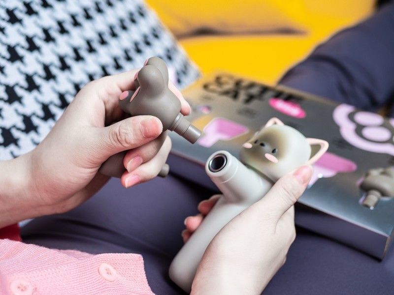 不爱口红不爱包，只爱这只贴贴猫！