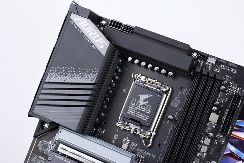 技嘉Z790 AORUS ELITE AX主板开箱拆解评测：玩的就是堆料