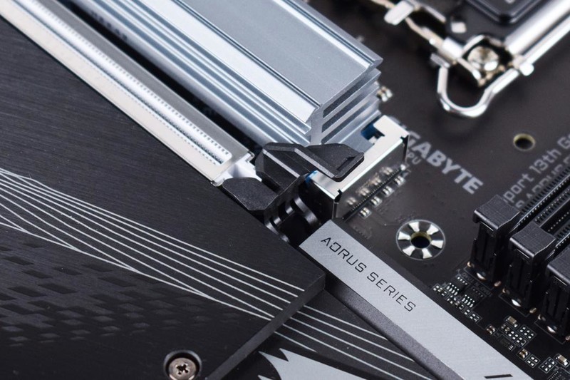 技嘉Z790 AORUS ELITE AX主板开箱拆解评测：玩的就是堆料