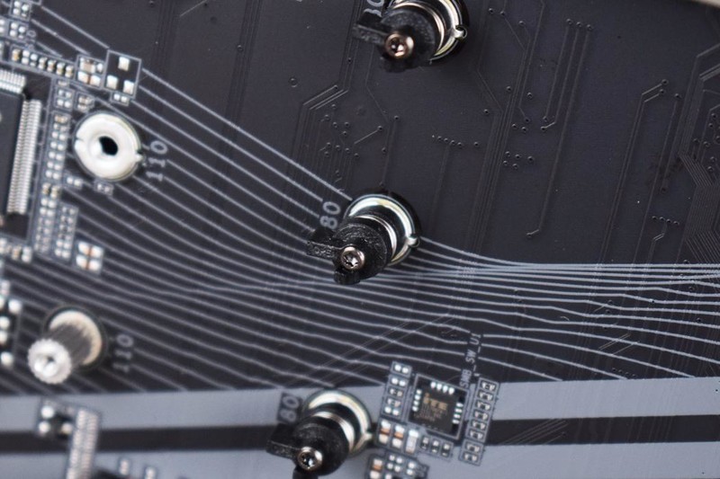 技嘉Z790 AORUS ELITE AX主板开箱拆解评测：玩的就是堆料