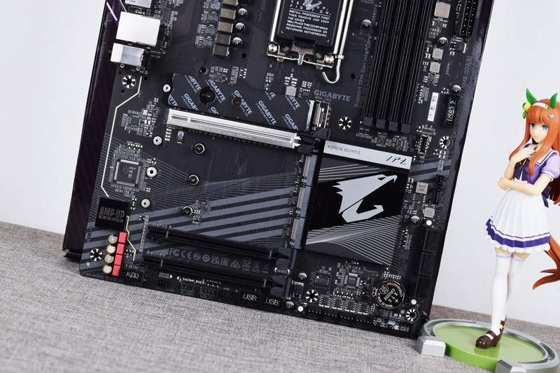 技嘉Z790 AORUS ELITE AX主板开箱拆解评测：玩的就是堆料
