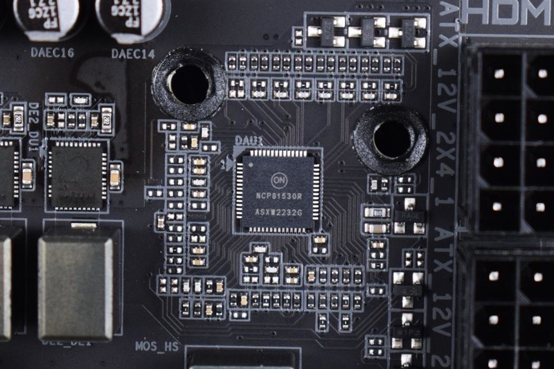 技嘉Z790 AORUS ELITE AX主板开箱拆解评测：玩的就是堆料