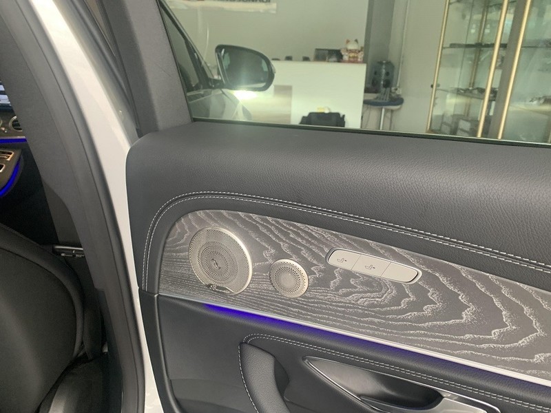 23款奔驰GLE350升级小柏林音响13个扬声器 提升音质