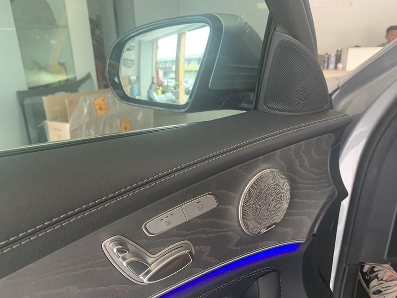 23款奔驰GLE350升级小柏林音响13个扬声器 提升音质