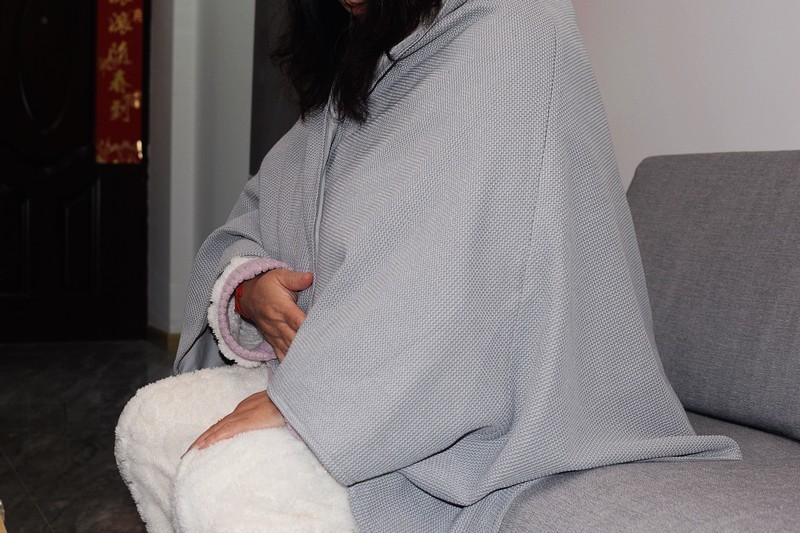 毯子中的变形金刚 酷轻松石墨烯多功能发热披肩盖毯