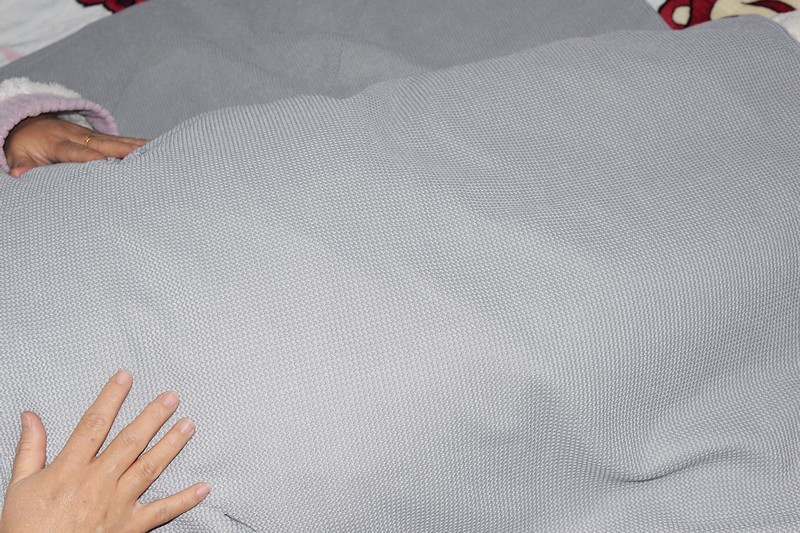 毯子中的变形金刚 酷轻松石墨烯多功能发热披肩盖毯