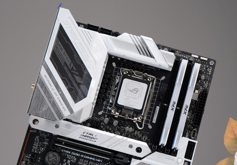 Z690吹雪主板颜值搭档：XPG龙耀DDR5吹雪联名内存评测